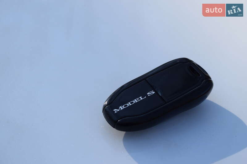 Ліфтбек Tesla Model S 2016 в Луцьку