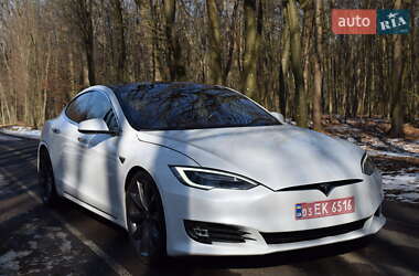 Лифтбек Tesla Model S 2016 в Луцке