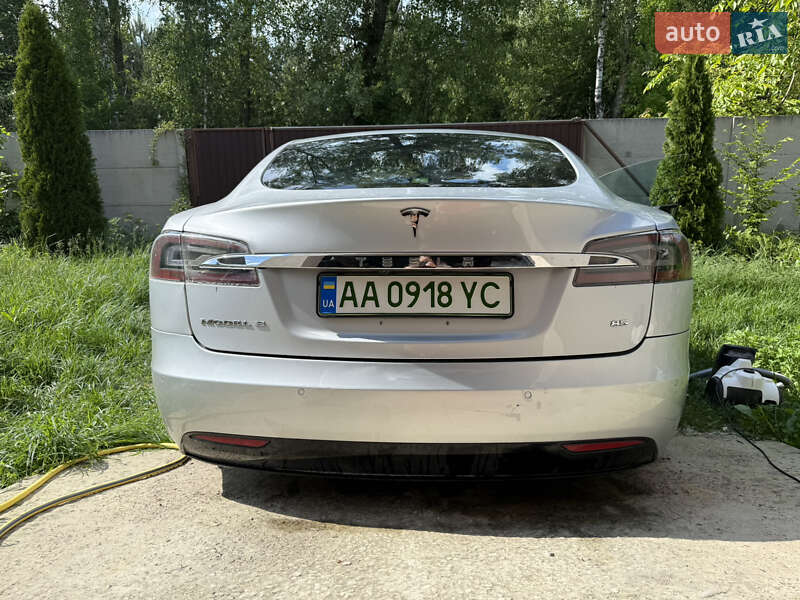 Ліфтбек Tesla Model S 2017 в Києві фото 3 Ліфтбек Tesla Model S 2017 в Києві