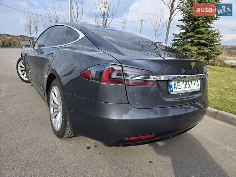 Лифтбек Tesla Model S 2019 в Днепре