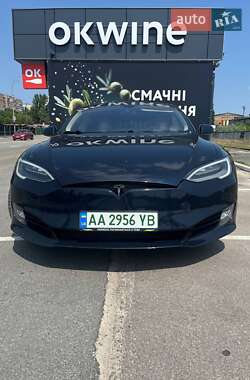 Лифтбек Tesla Model S 2014 в 