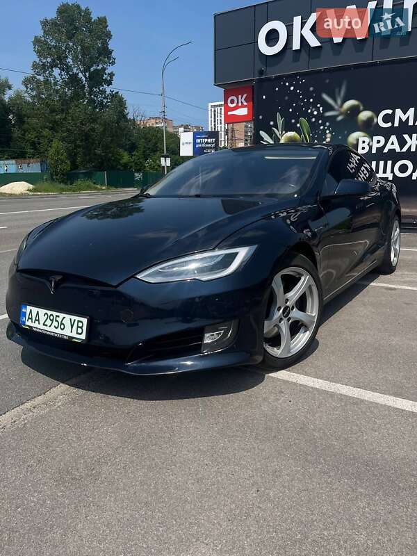 Лифтбек Tesla Model S 2014 в 