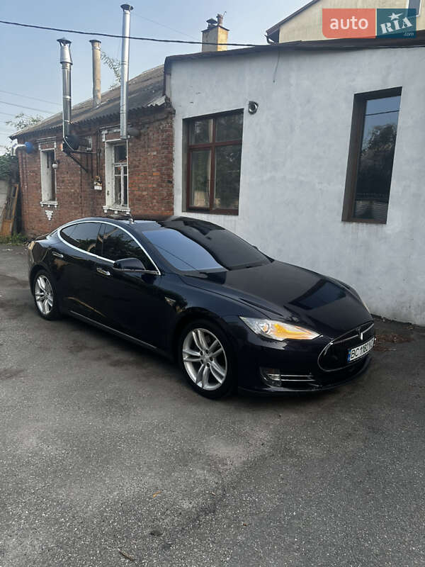 Лифтбек Tesla Model S 2015 в Харькове