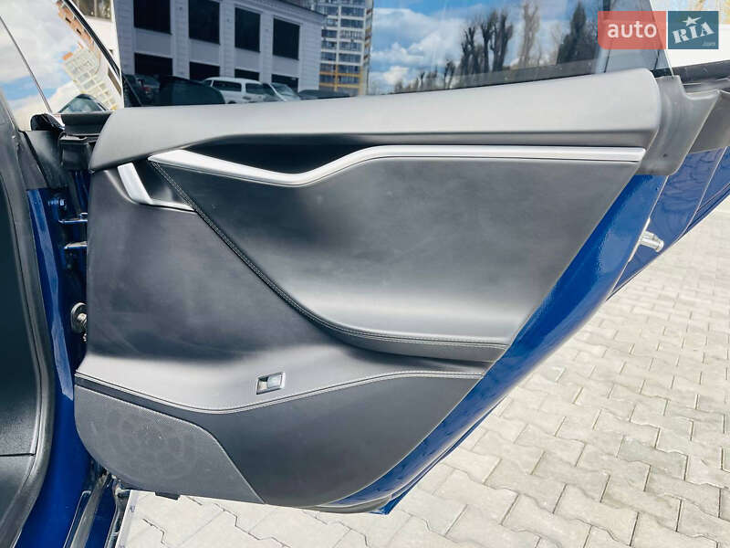 Ліфтбек Tesla Model S 2016 в Хмельницькому