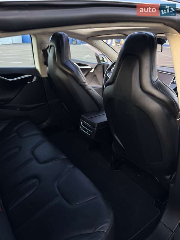 Ліфтбек Tesla Model S 2016 в Рівному