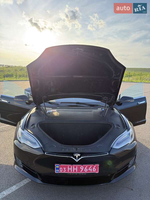 Ліфтбек Tesla Model S 2016 в Рівному