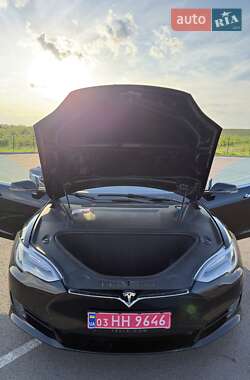 Лифтбек Tesla Model S 2016 в 