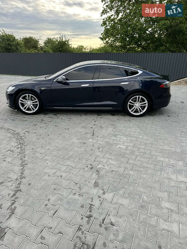 Лифтбек Tesla Model S 2013 в Виннице