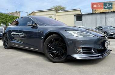 Лифтбек Tesla Model S 2019 в 