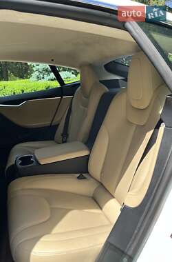 Лифтбек Tesla Model S 2015 в 