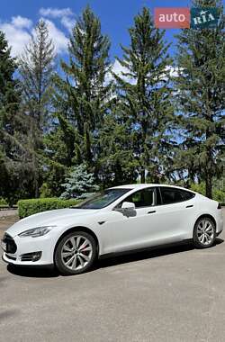 Лифтбек Tesla Model S 2015 в 