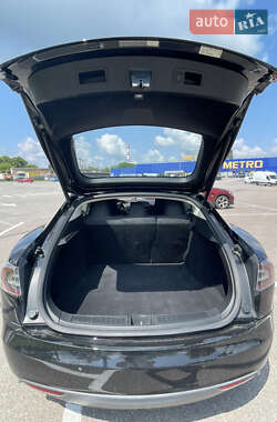 Лифтбек Tesla Model S 2014 в 