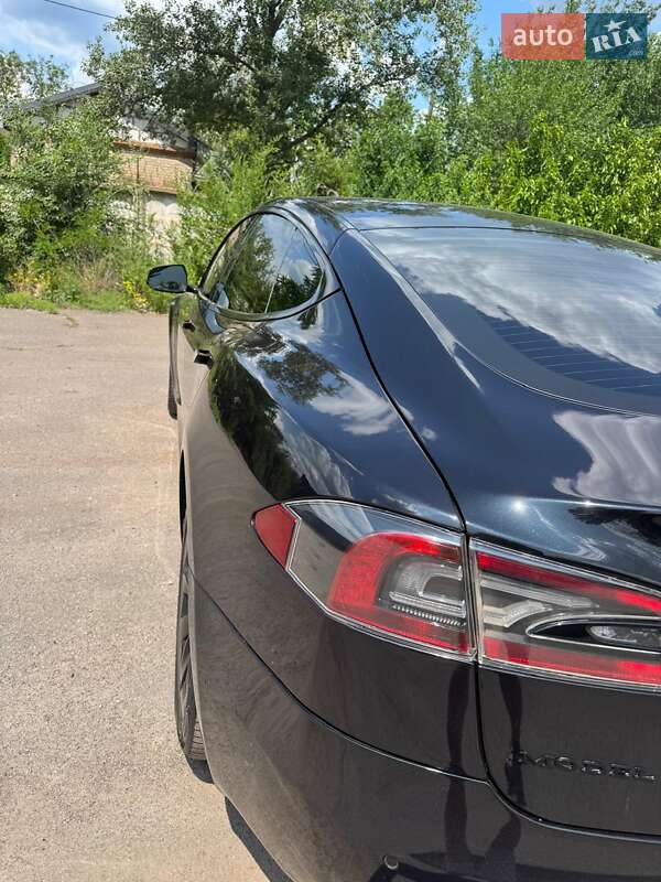 Лифтбек Tesla Model S 2017 в Кривом Роге
