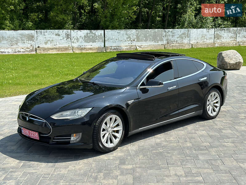 Tesla Model S 2015
