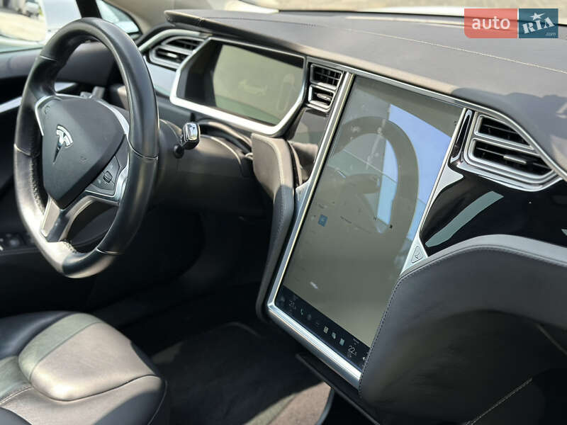 Лифтбек Tesla Model S 2015 в Луцке фото 29 Лифтбек Tesla Model S 2015 в Луцке