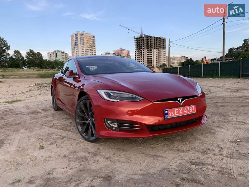 Лифтбек Tesla Model S 2018 в Черкассах