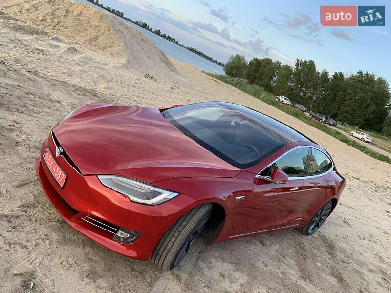 Лифтбек Tesla Model S 2018 в Черкассах