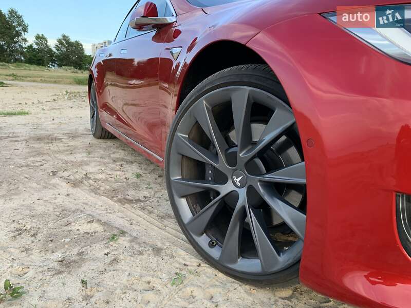 Лифтбек Tesla Model S 2018 в Черкассах