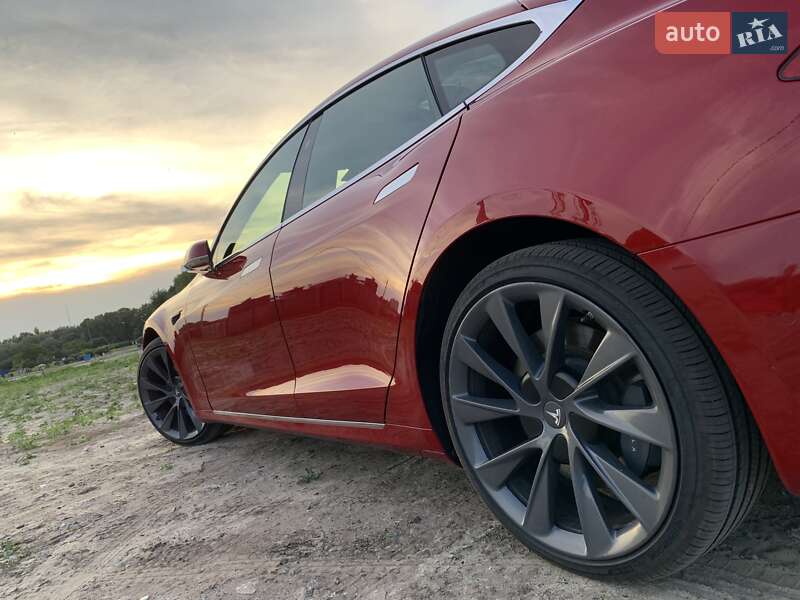 Лифтбек Tesla Model S 2018 в Черкассах