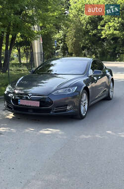 Лифтбек Tesla Model S 2015 в Львове