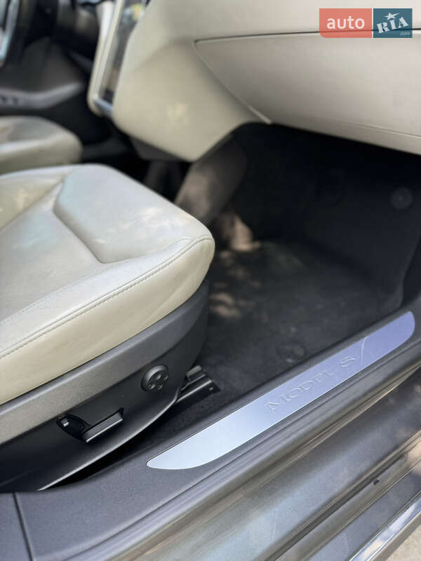 Лифтбек Tesla Model S 2015 в Львове фото 24 Лифтбек Tesla Model S 2015 в Львове