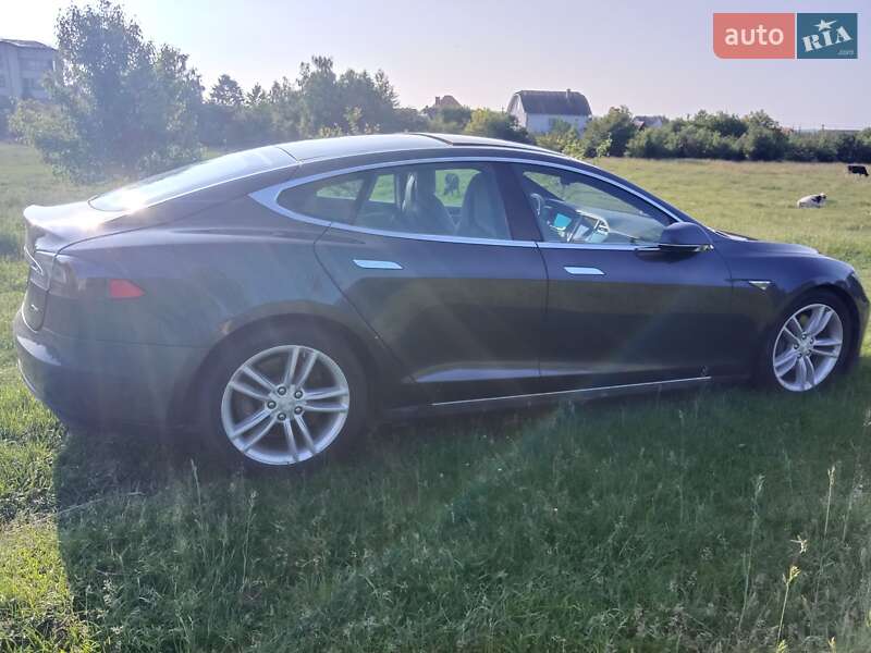 Лифтбек Tesla Model S 2015 в Ивано-Франковске