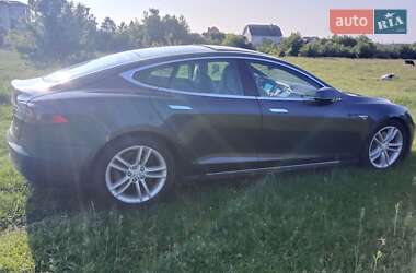 Лифтбек Tesla Model S 2015 в 