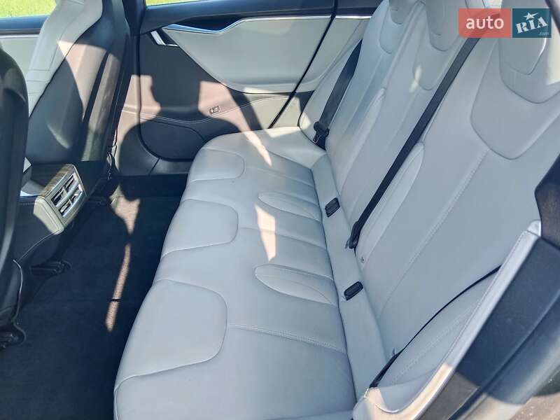 Лифтбек Tesla Model S 2015 в Ивано-Франковске
