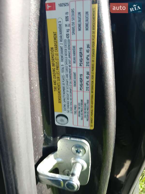 Лифтбек Tesla Model S 2015 в Ивано-Франковске