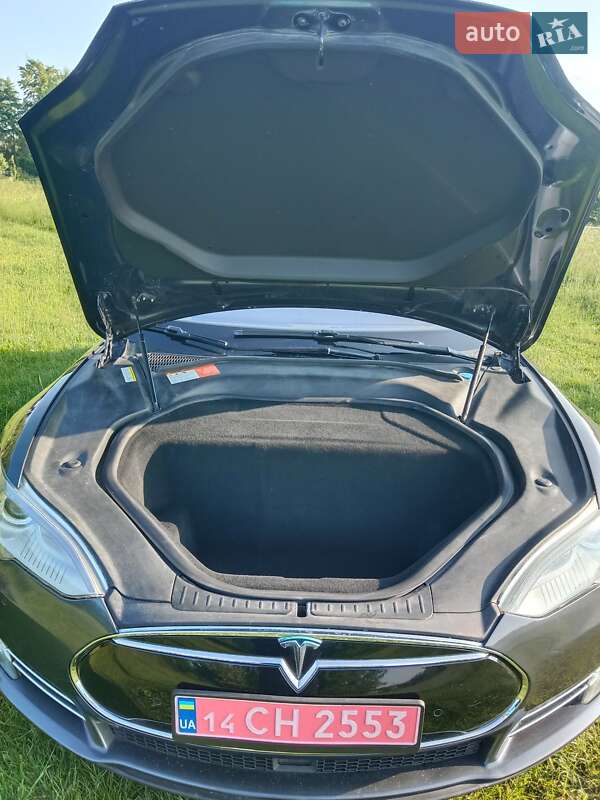 Лифтбек Tesla Model S 2015 в Ивано-Франковске