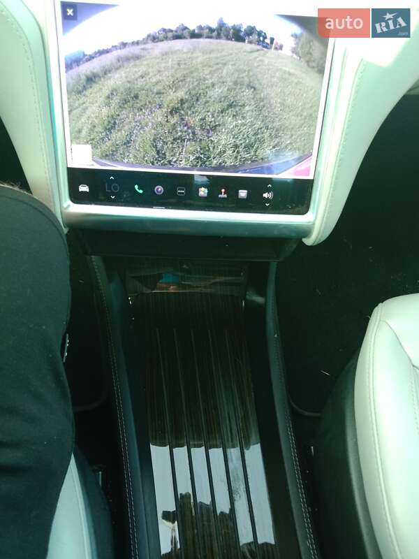 Лифтбек Tesla Model S 2015 в Ивано-Франковске