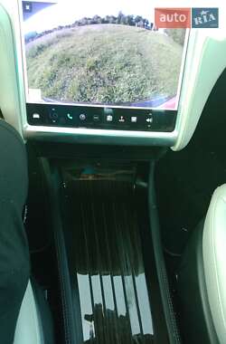 Лифтбек Tesla Model S 2015 в 