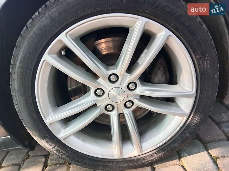 Лифтбек Tesla Model S 2015 в Ивано-Франковске