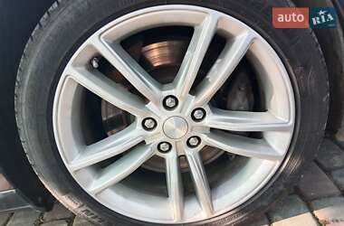 Лифтбек Tesla Model S 2015 в 