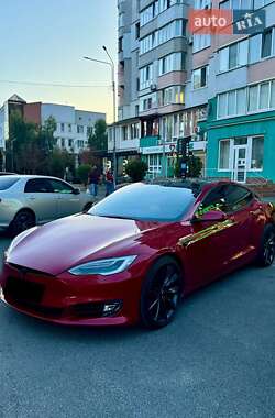 Лифтбек Tesla Model S 2017 в 