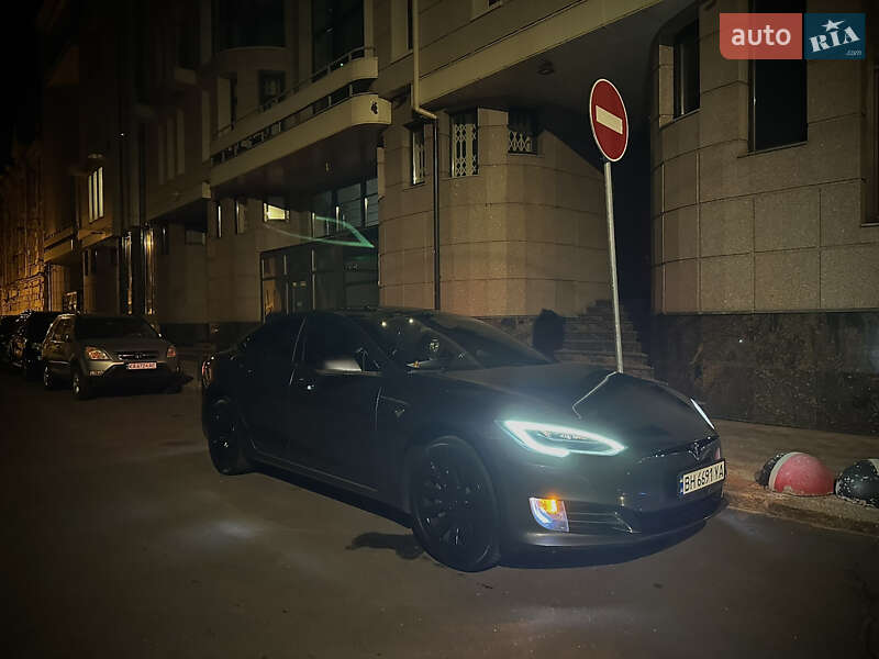 Ліфтбек Tesla Model S 2017 в Одесі
