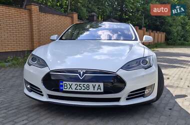 Лифтбек Tesla Model S 2014 в 