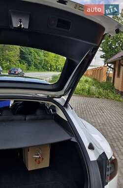 Лифтбек Tesla Model S 2014 в 