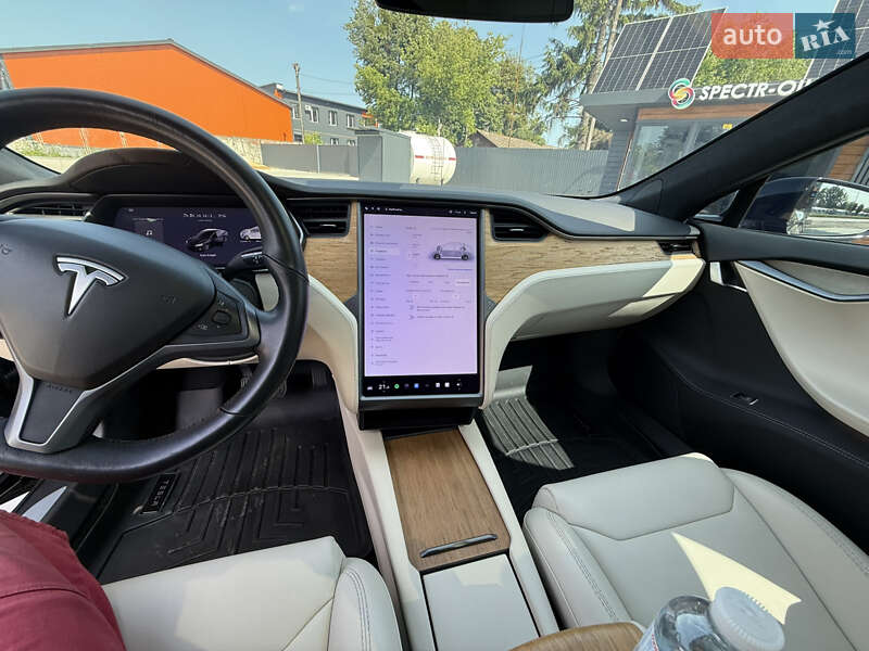 Лифтбек Tesla Model S 2019 в Виннице