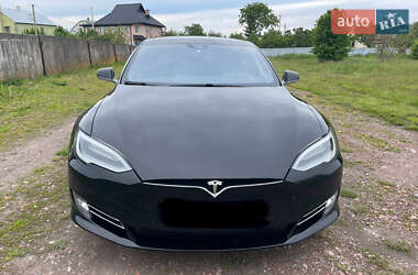 Лифтбек Tesla Model S 2016 в Львове