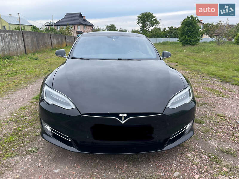 Лифтбек Tesla Model S 2016 в 