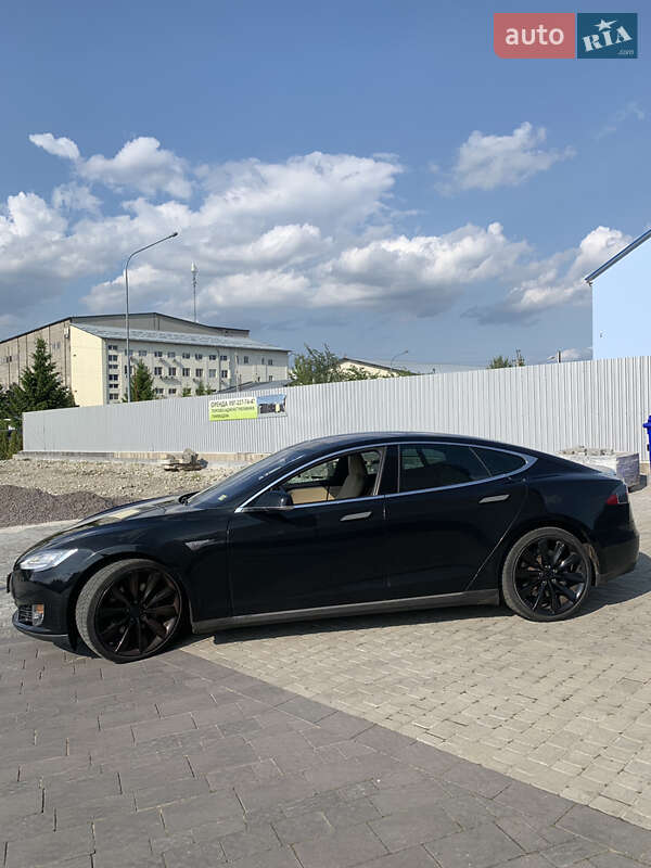 Лифтбек Tesla Model S 2015 в Львове