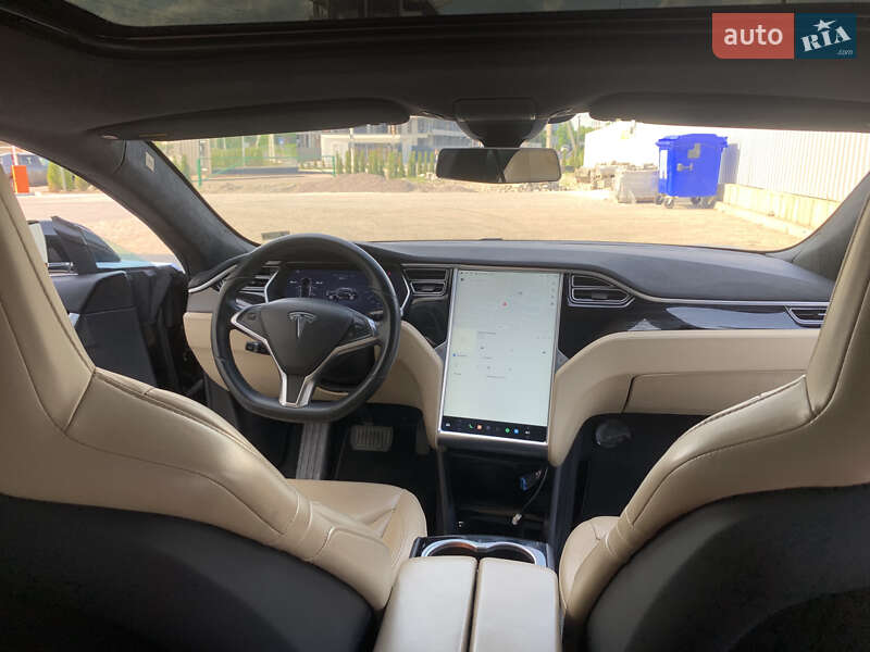 Лифтбек Tesla Model S 2015 в Львове