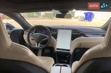 Лифтбек Tesla Model S 2015 в 