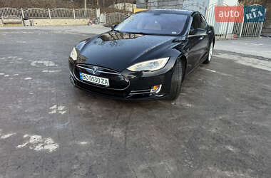Лифтбек Tesla Model S 2014 в 