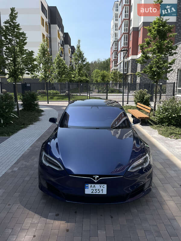 Лифтбек Tesla Model S 2017 в Ирпене