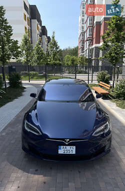 Лифтбек Tesla Model S 2017 в 