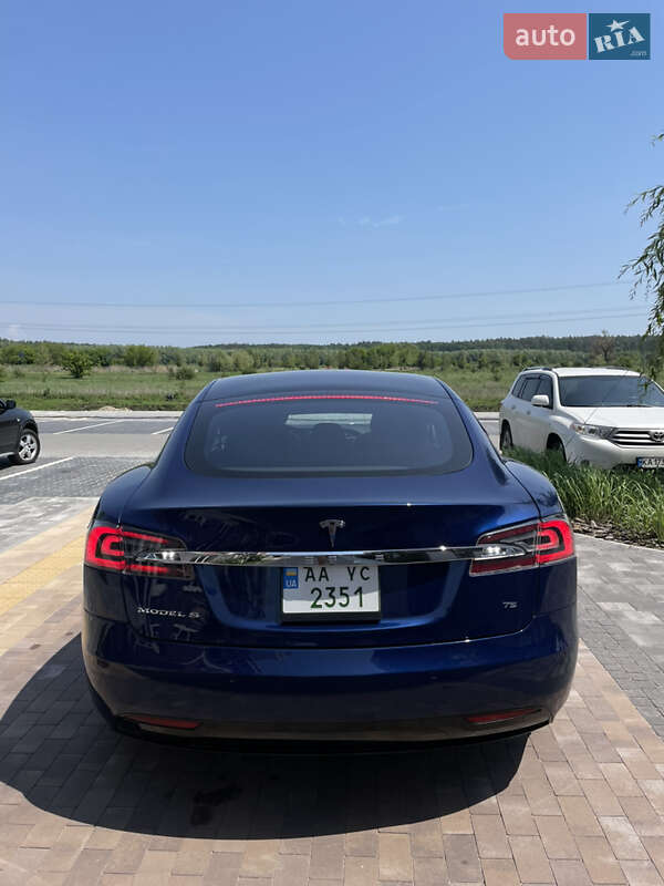 Лифтбек Tesla Model S 2017 в Ирпене