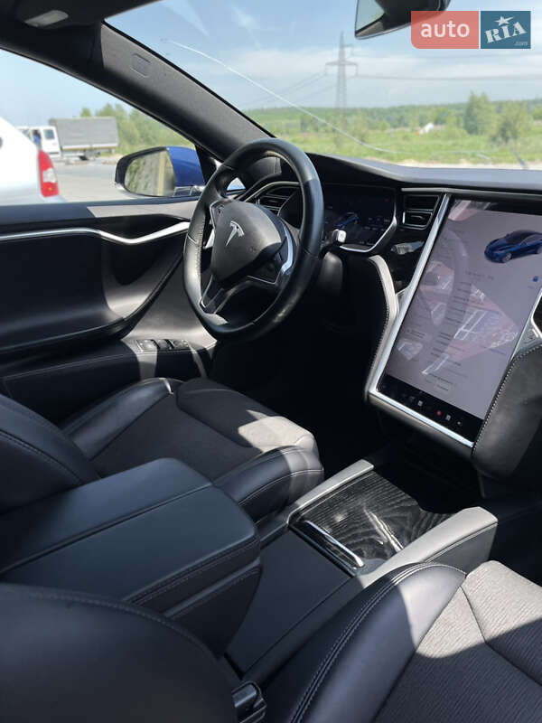 Лифтбек Tesla Model S 2017 в Ирпене