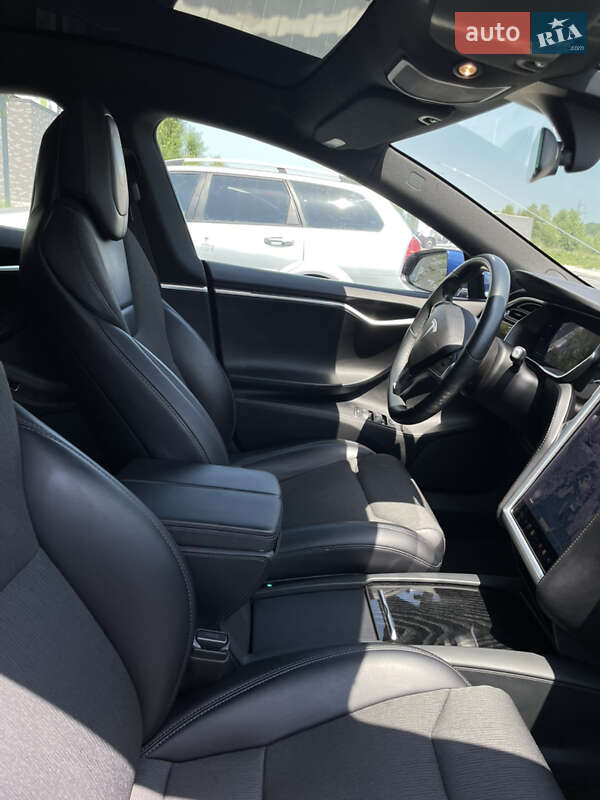 Лифтбек Tesla Model S 2017 в Ирпене